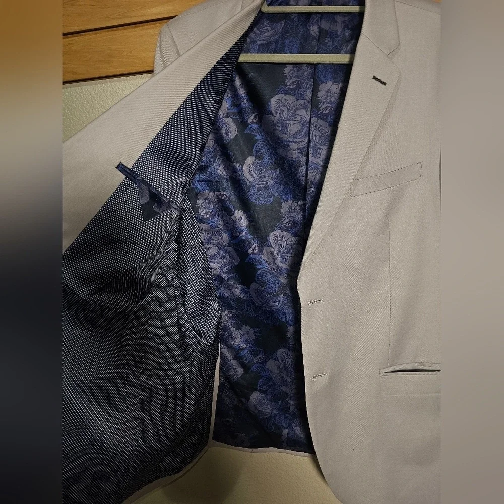 Men's Soul of London Sport Coat Size 44 Tall, Grey with Blue Lining